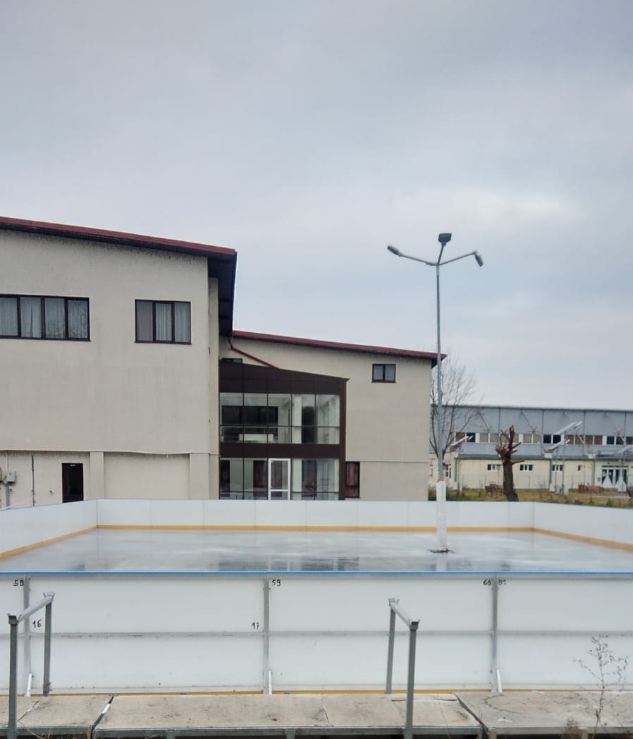 Se deschide patinoarul